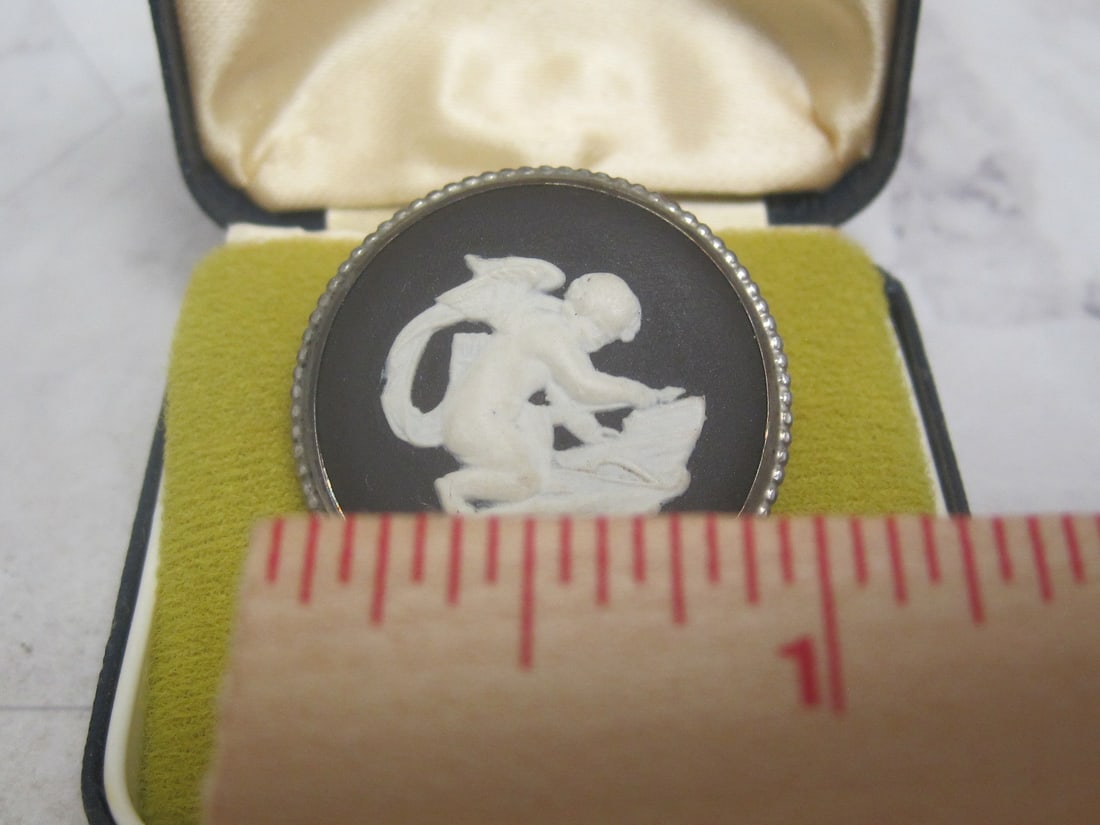 Sterling Silver Wedgwood Jasperware Brooch in Original Box - 3