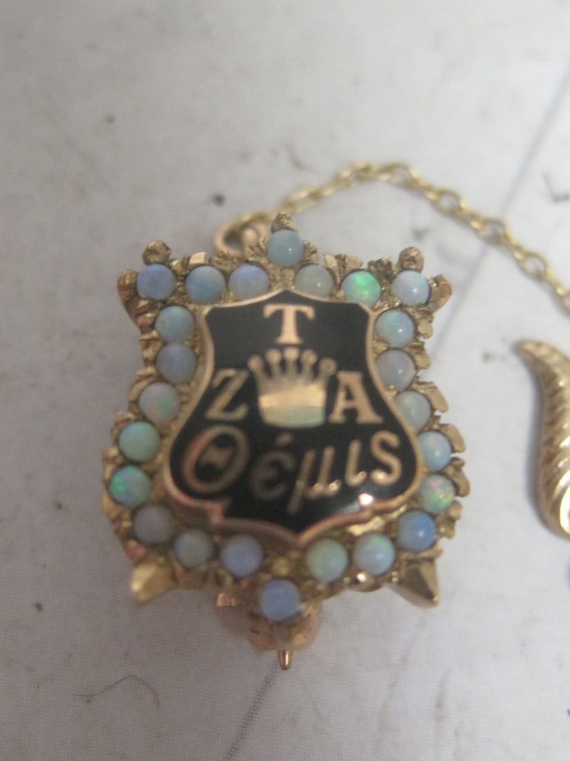 10k Gold Sorority Member Badge - 2