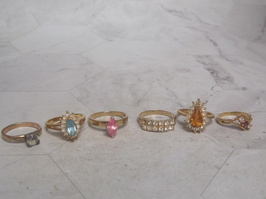 Lot of 6 Gold-filled Rings: . 