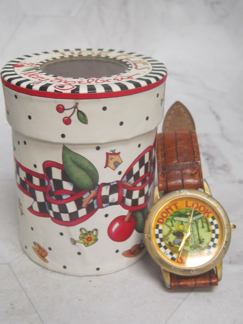 Mary Engelbreit Watch "Don't Look Back" in Box: . 