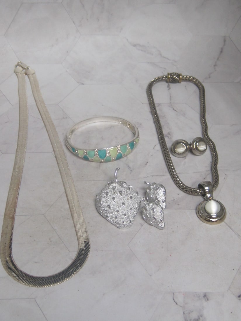 Lot of Silvertone Jewelry: Some signed 