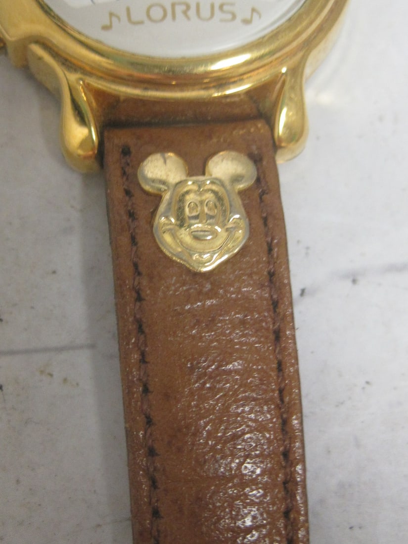 Vintage Lorus Mickey Mouse Watch - 3