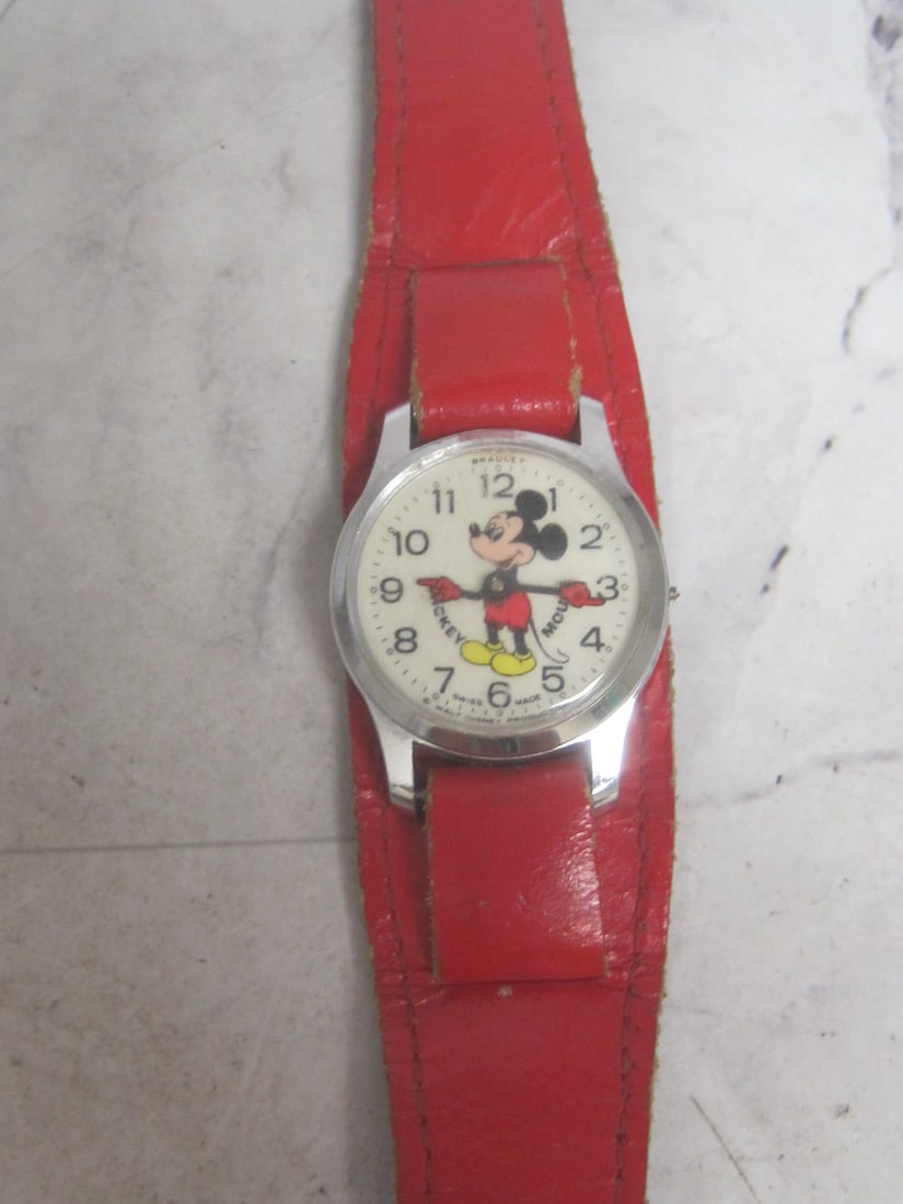 Vintage Bradley Mickey Mouse Watch: Band has wear 