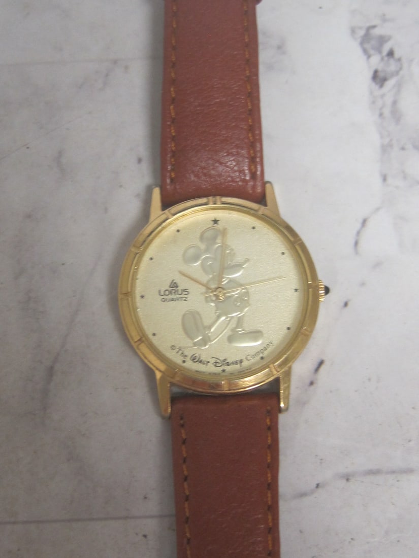 Vintage Lorus Mickey Mouse Watch: . 