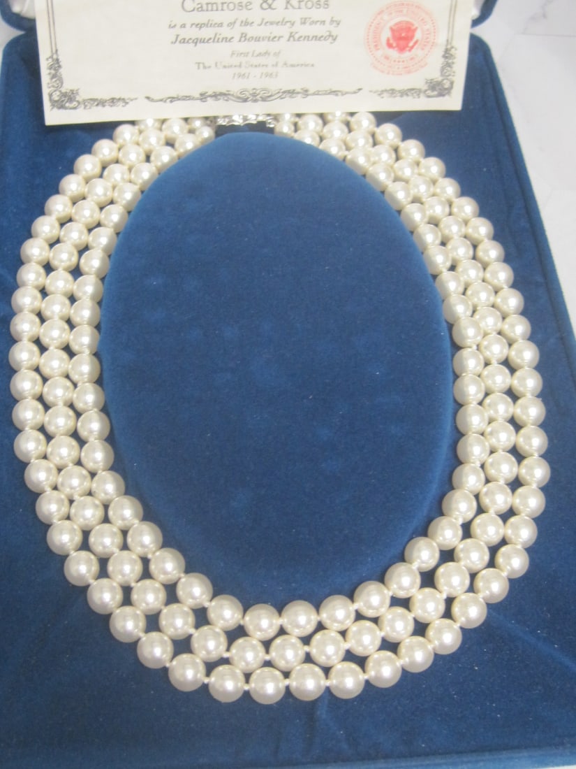 Camrose & Kross Jacqueline Bouvier Kennedy Replica Necklace in Case - 2