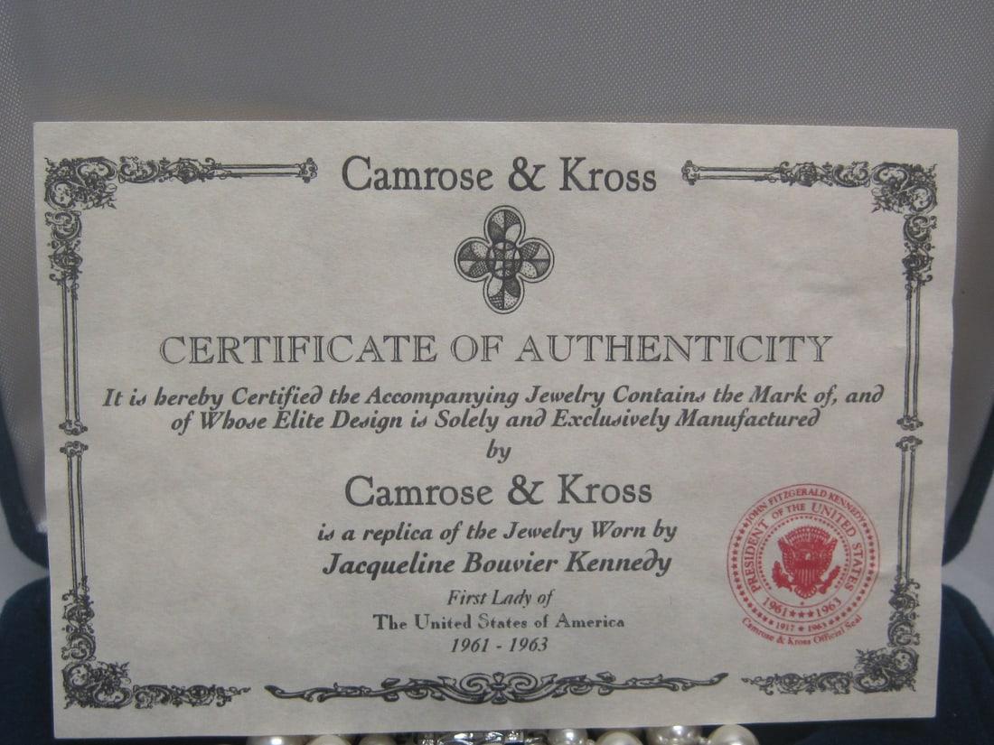 Camrose & Kross Jacqueline Bouvier Kennedy Replica Necklace in Case - 3