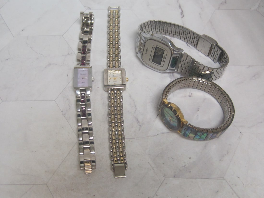 Lot of 4 Vintage Watches: . 