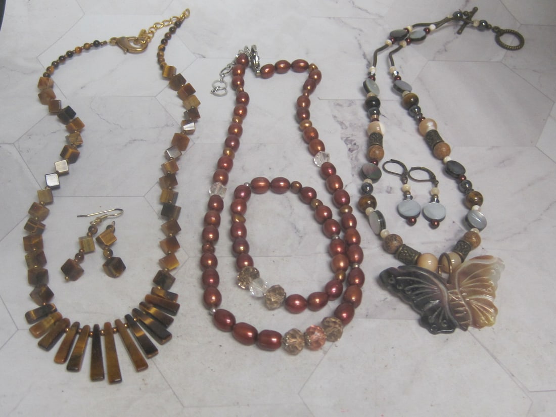 Lot of 3 Fashion Jewelry Sets: . 
