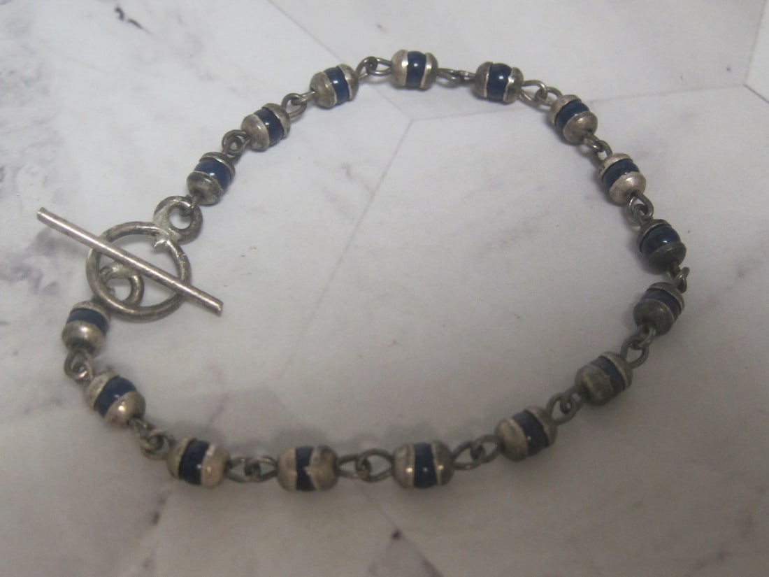 8" Sterling Silver Lapis Bracelet with Toggle Clasp: Weighs 8.2 grams 