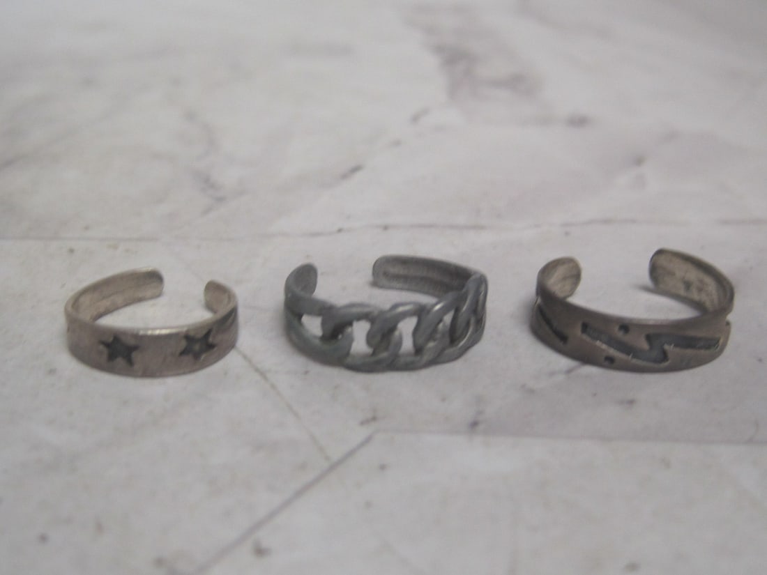 Lot of 3 Sterling Silver Cuff Rings: Weighs 5.3 grams 