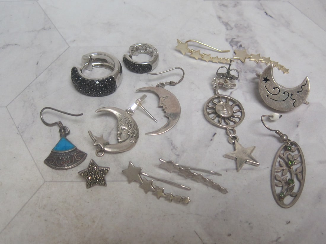 Lot of Sterling Silver Single Earrings: Weighs 29.7 grams 