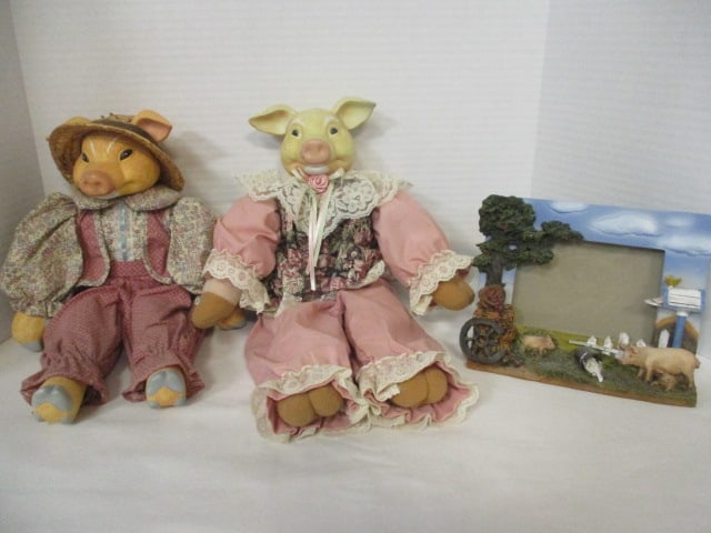 2 Country Pigs & Pig Photo Frame: . 