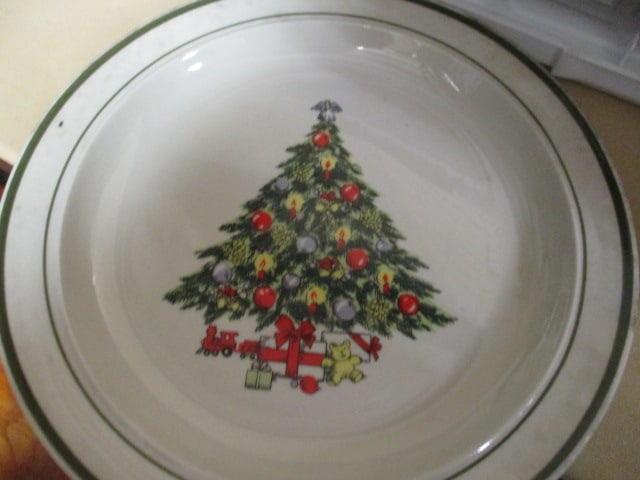 Christmas Tree Stoneware Dinnerware (33 Pieces) - 2