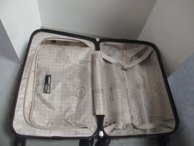 Polar Bear Med. Size Rolling Suit case National Geographic - 6