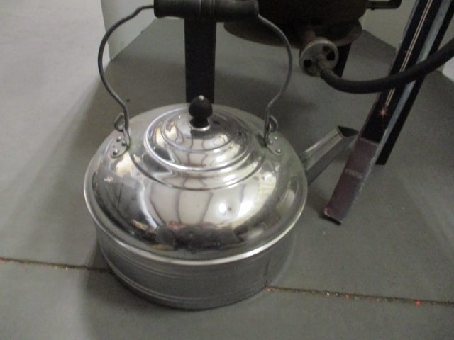 1 Burner Gas Cooker, Pot & Kettle - 2