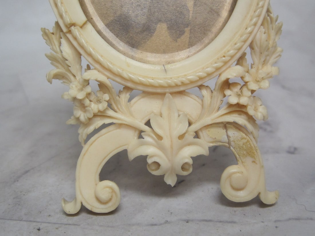 Victorian Carved Picture Frame - 3