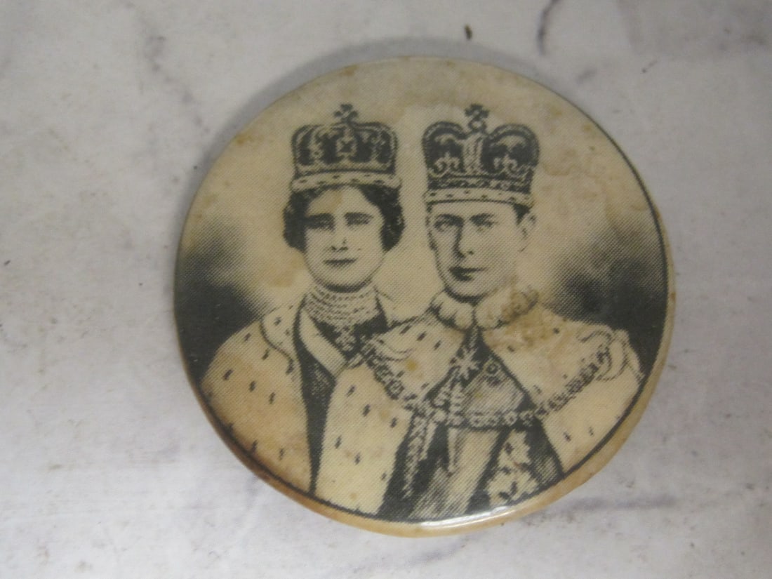 1937 Coronation Pin King George VI & Queen Elizabeth: 1 1/4" 
