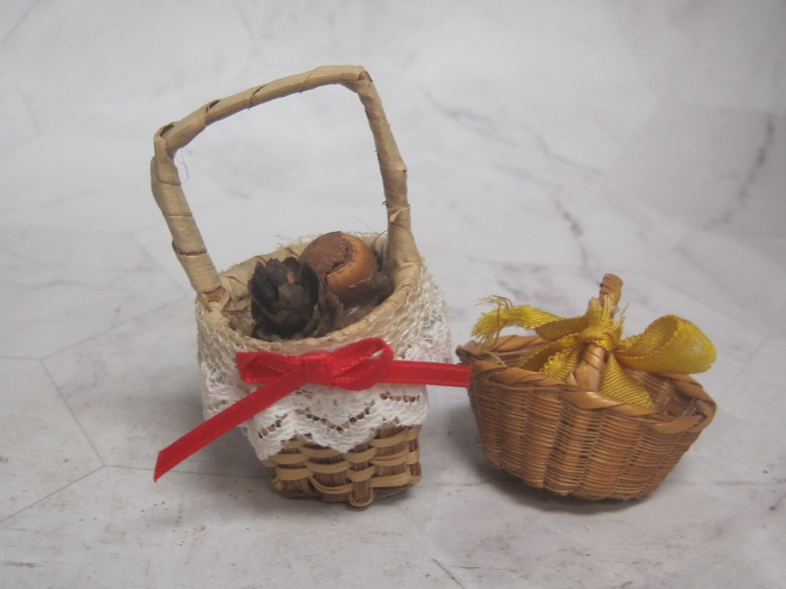 Lot of 2 Vintage Miniature Baskets: 1 1/2" & 2 1/2" 