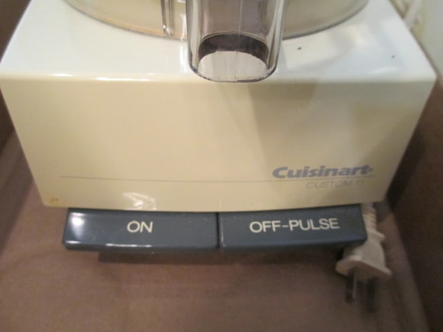 Cuisinart Custom 11 Food Processor - 4