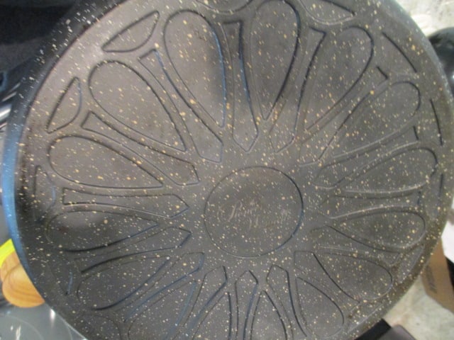 The Pioneer Woman 12 1/2" Non Stick Deep Fryer with Lid - 4