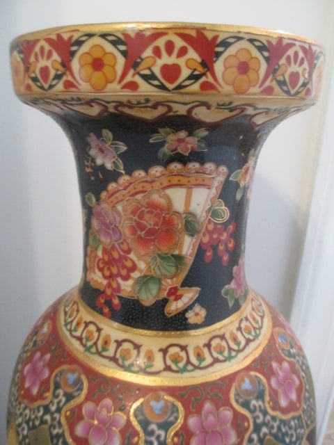 Satsuma Raised Moriage Temple Floor Urn with Wood Stand - 3