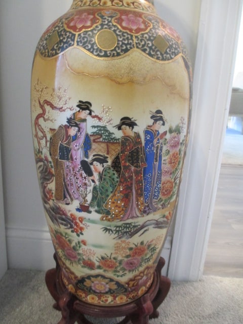 Satsuma Raised Moriage Temple Floor Urn with Wood Stand - 4