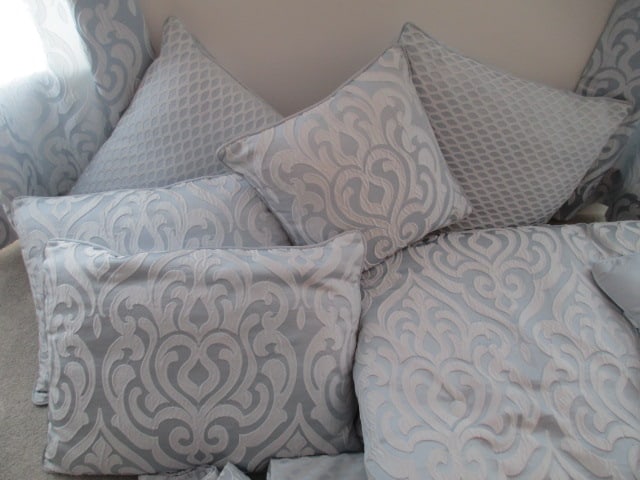 J. Queen New York Queen Size Bedding Ensemble - 5