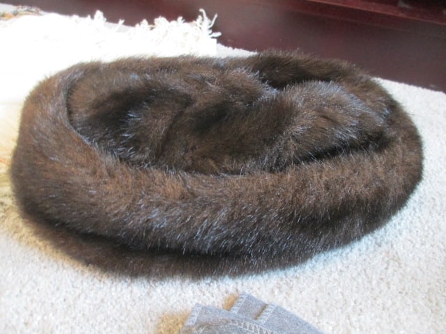 Cashmere Scarves/Pashminas, Fur Hat, Oscar de la Renta Berret, Flat Cap, - 5