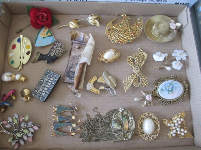 Fashion Brooches and Stick Pins (1 of 3)