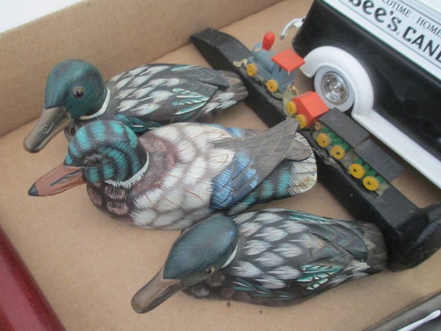 Man Grouping-Ertl 1938 Chevy Panel Truck Scaled Diecast Coin Bank, Handpainted - 4