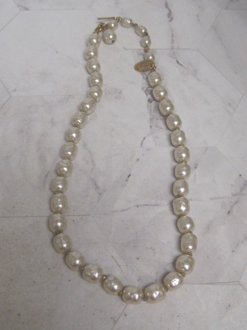 17" Vintage Miriam Haskell Necklace: Signed with original tag 