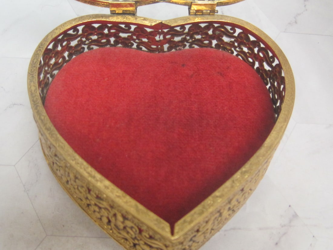 1950's-1960's Stylebuilt Heart Jewelry Casket - 5