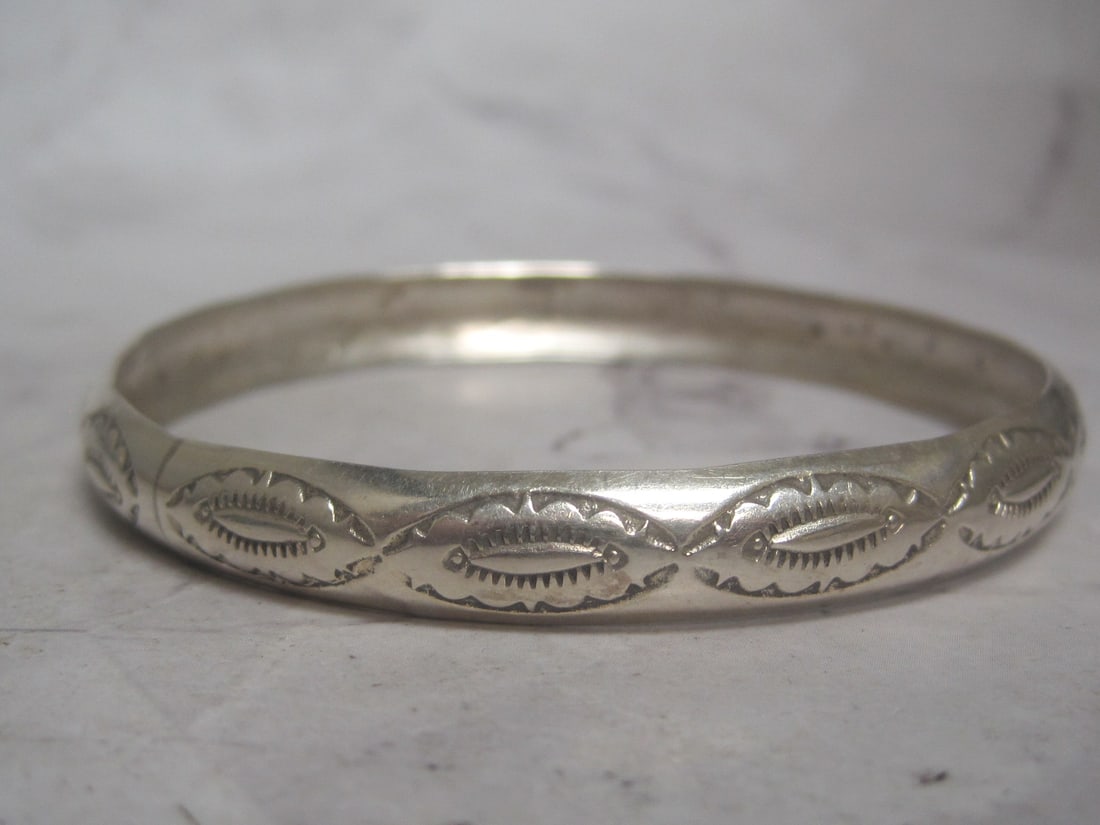 Sterling Silver Native American Etched Bangle Bracelet: Weighs 11.1 grams