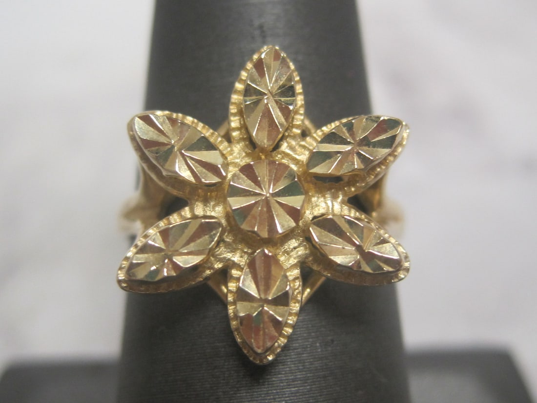14k Gold Carved Flower Ring: Weighs 3.4 grams. Size 8 1/4.