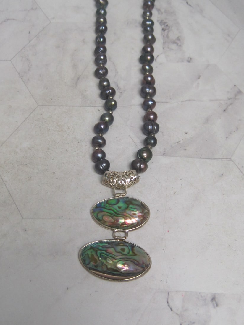 18 1/2" Baroque Tahitian Pearl Necklace with Silver Cased Double Abalone Pendant: . 