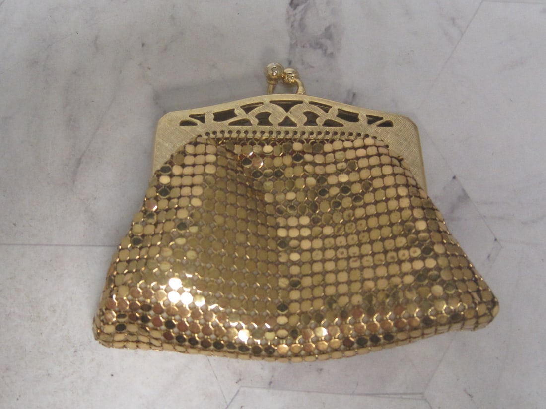 1940's-1950's Whiting & Davis Gold Mesh Change Purse: Excellent condition 
