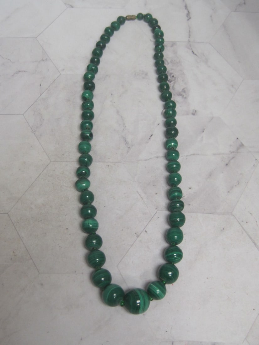 20" Malachite Graduated Bead Necklace: .