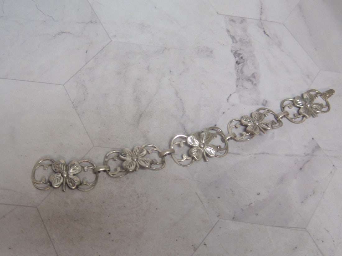 7" Sterling Silver 1946-1950 Clover Bracelet by Lang: Weighs 10 grams, signed