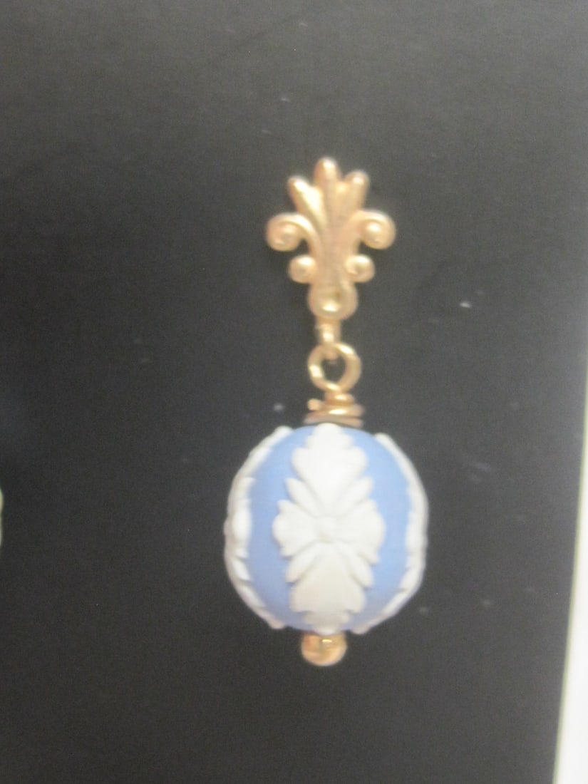 14k Gold Wedgwood Jasper Pierced Earrings - 2