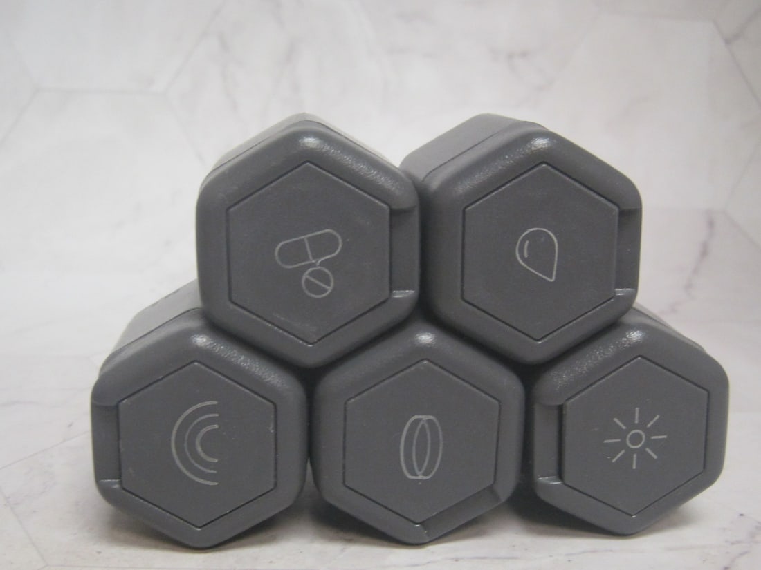 Cadence Ladies .56 fl oz Charcoal Magnetic Travel Capsules: . 