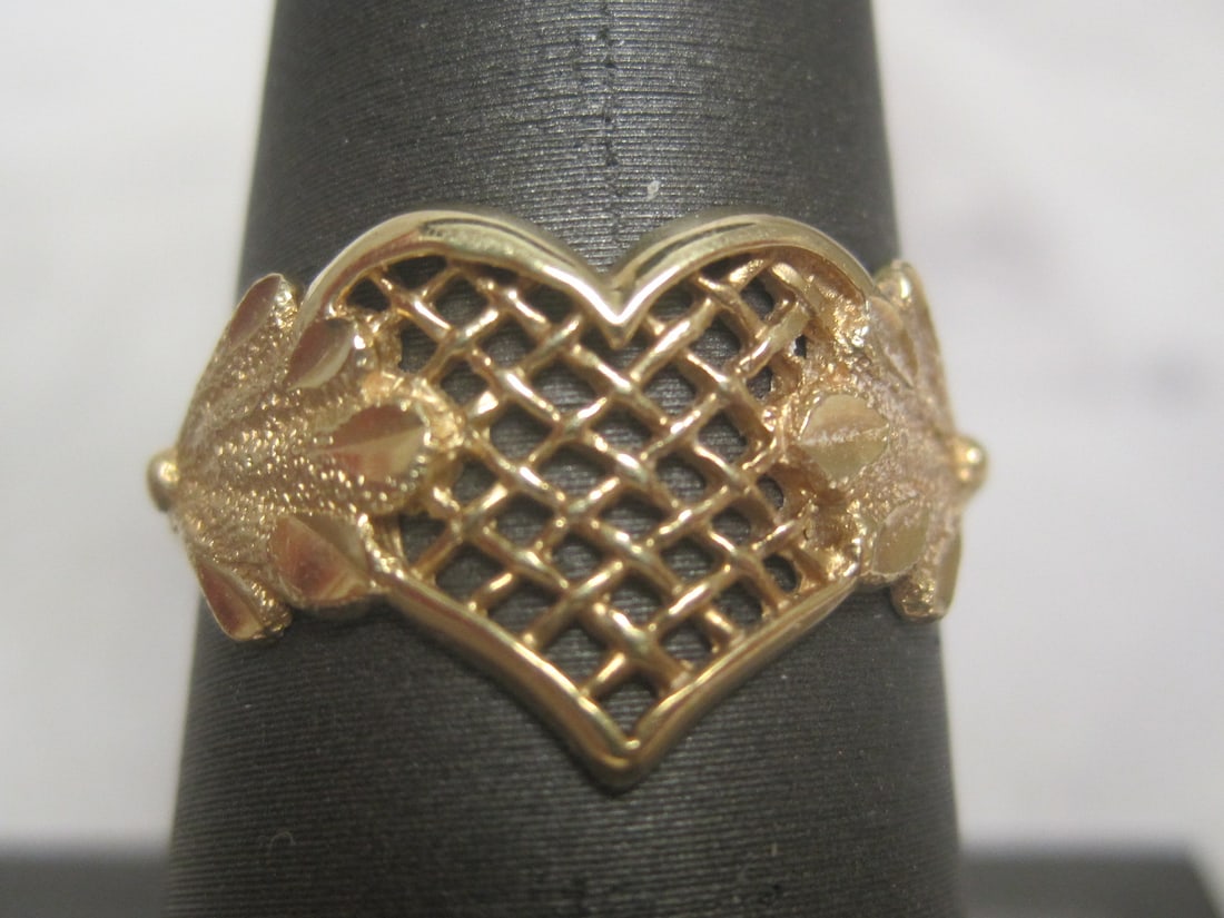 14k Gold Beverly Hills Gold Heart Ring: Weighs 2.4 grams, Size 8 