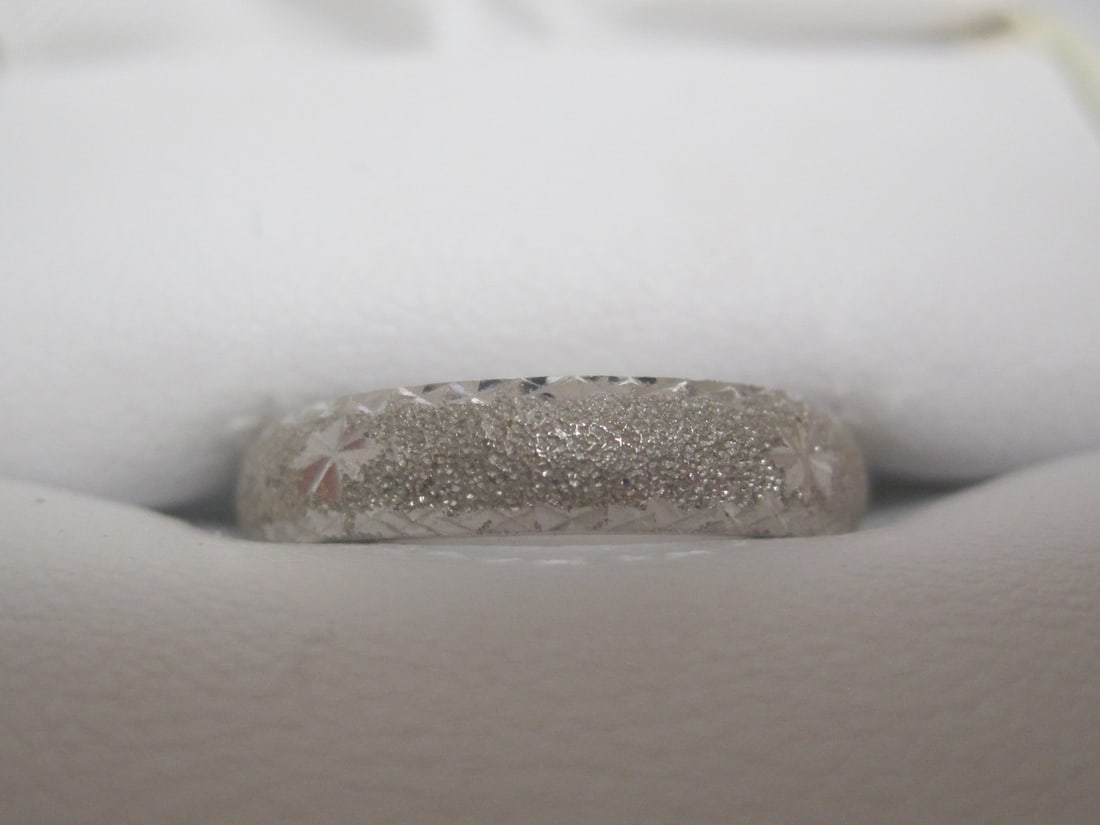 14k White Gold "Alpine Gold" Diamond Cut Band Ring - 2