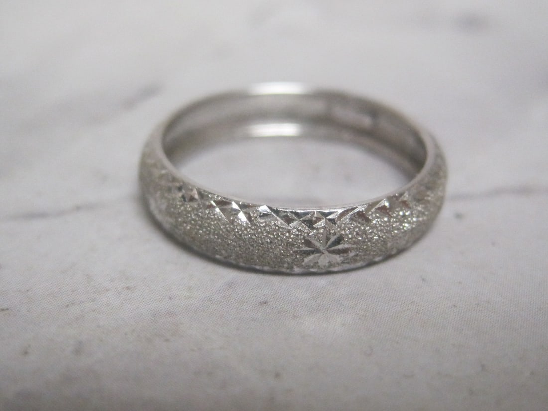 14k White Gold "Alpine Gold" Diamond Cut Band Ring - 3