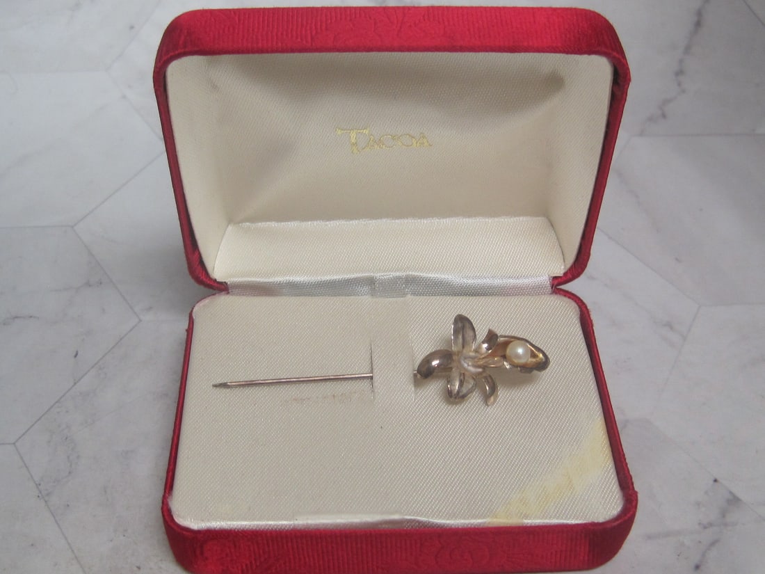 1960's Sterling Silver Flower with Pearl by Tacoa Stick Pin/Hat Pin: Weighs 1.4 grams, In box 