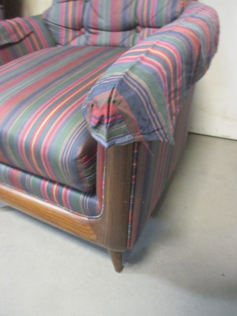 Mid-Century Modern Lounge Chair with Wood Trim - 6