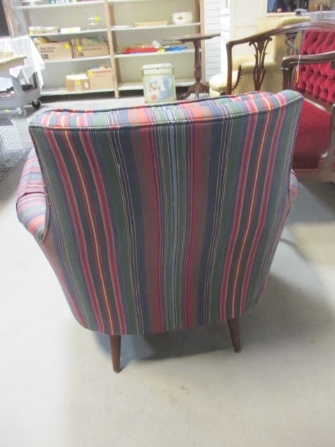 Mid-Century Modern Lounge Chair with Wood Trim - 8