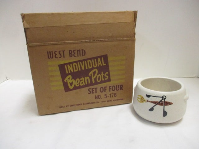 Set of 4 West Bend Stoneware Bean Pots with Box: W3.75"xH2.50" 