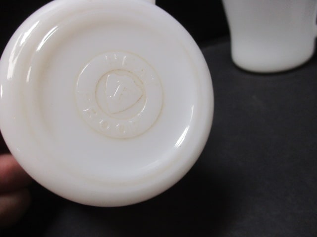 Anchor Hocking Fire-King Set of Milk Glass 4 Cups - 11