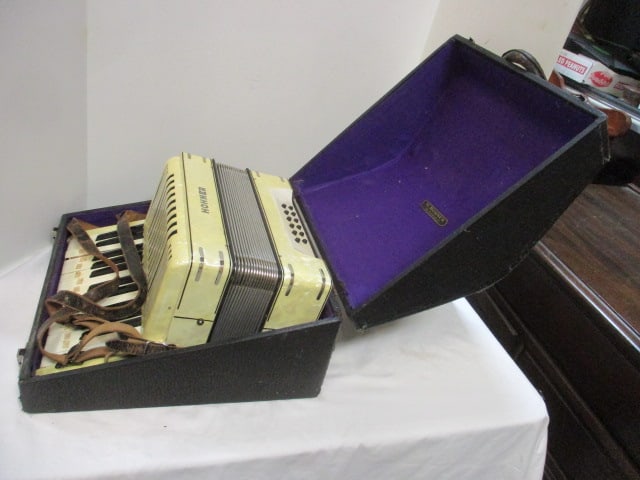 M.Hohner German Parlor Accordion Design Patent 1931 #85280: Celluloid Outer, Works, Wear to Straps and Case, Great Condition 