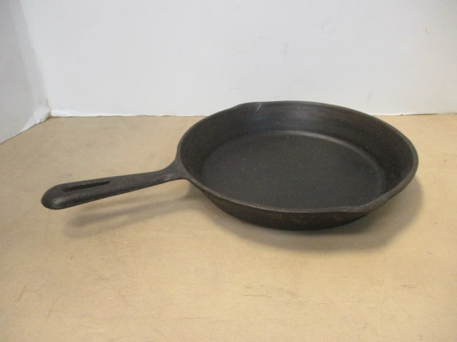 Vintage 8" Cast Iron Skillet (1 of 6)